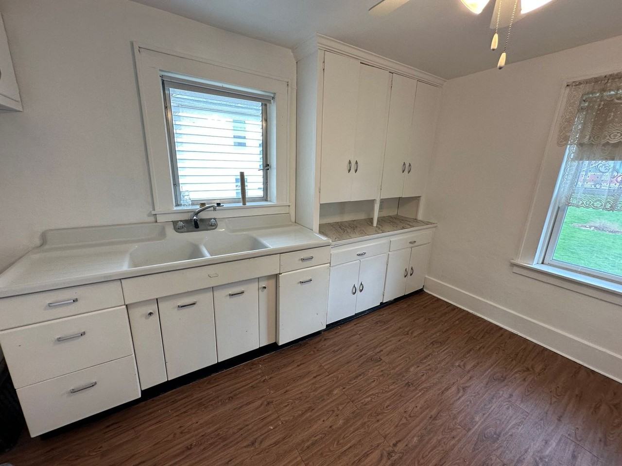 103 E Park Ln - Photo 2 of 22