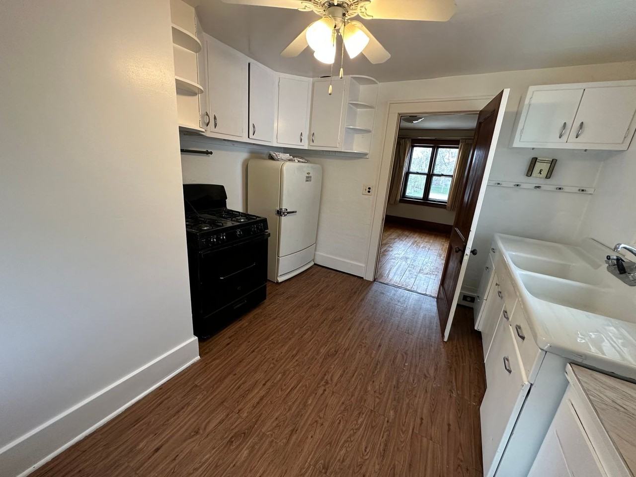 103 E Park Ln - Photo 3 of 22