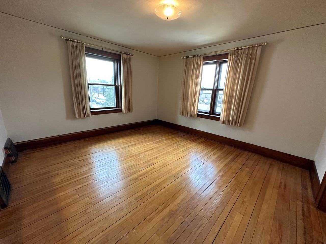 103 E Park Ln - Photo 7 of 22