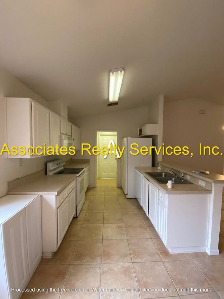 2146 Nw 87th Ter - Photo 3 of 10