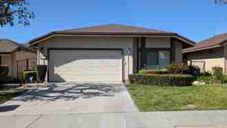 2960 Hyde Park Cir - Photo 1 of 1