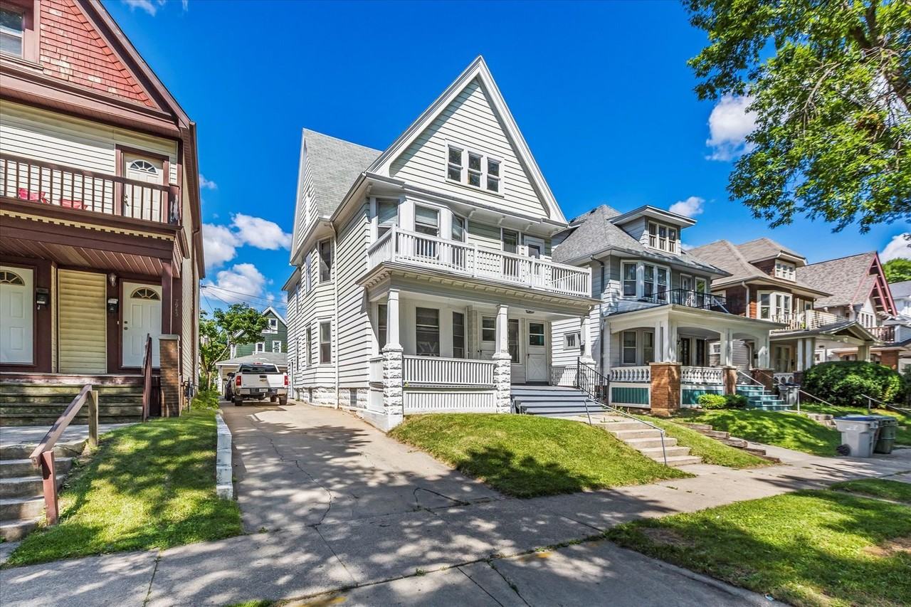 2947 N Frederick Ave - Photo 2 of 22