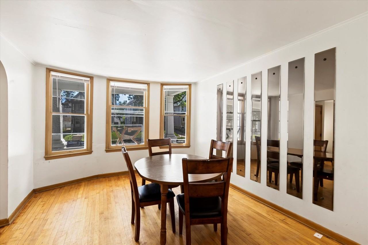 2947 N Frederick Ave - Photo 3 of 22