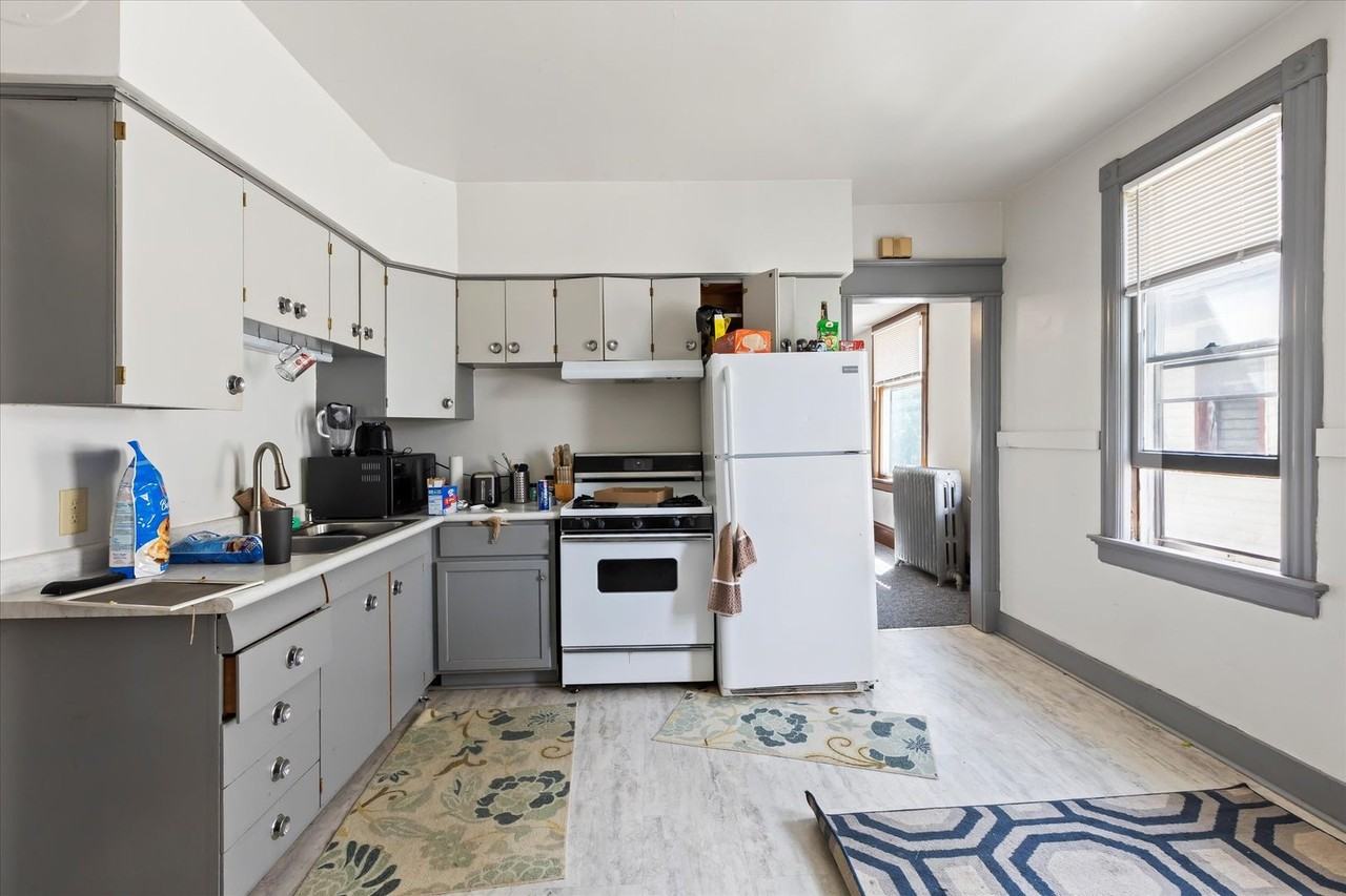 2949 N Frederick Ave - Photo 5 of 23