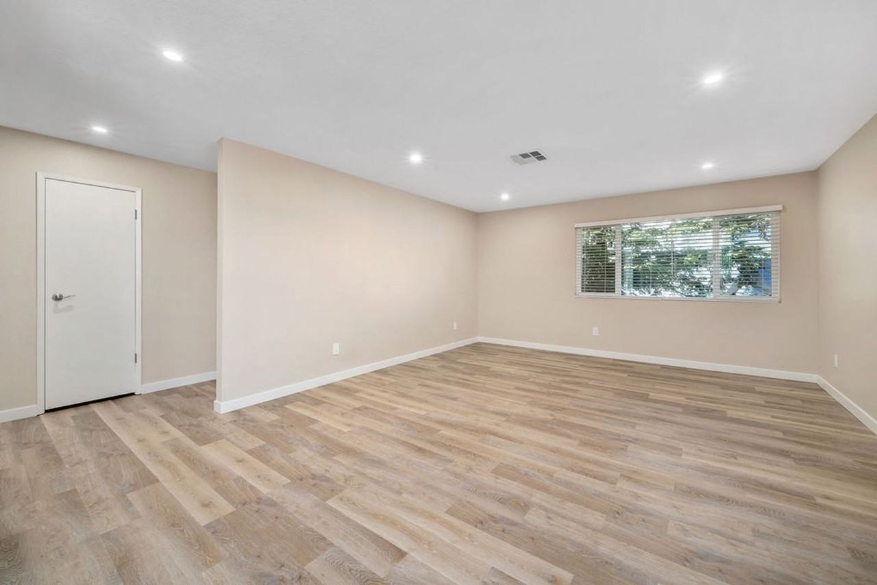 5220 Traffic Way - Photo 3 of 15