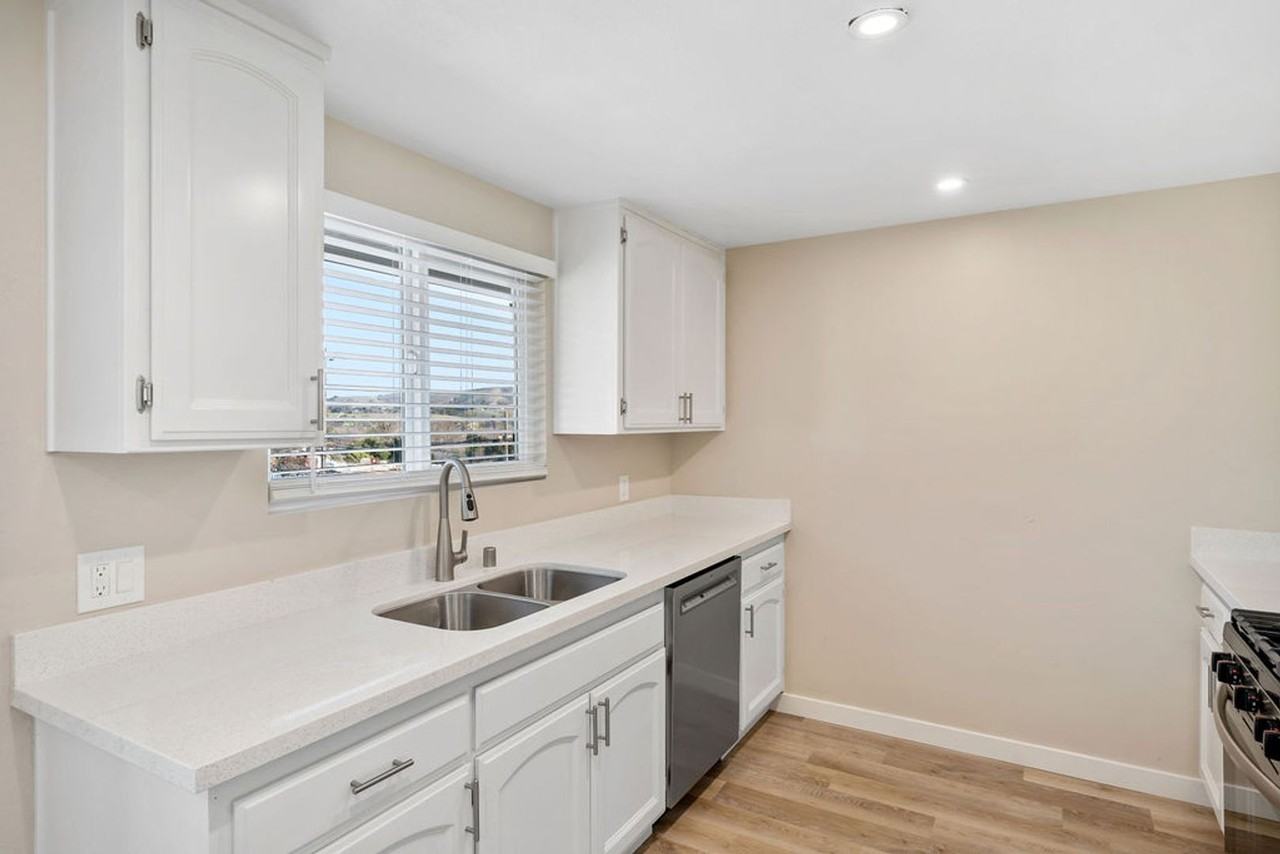 5220 Traffic Way - Photo 4 of 15