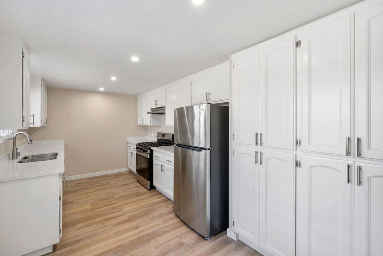 5220 Traffic Way - Photo 5 of 15