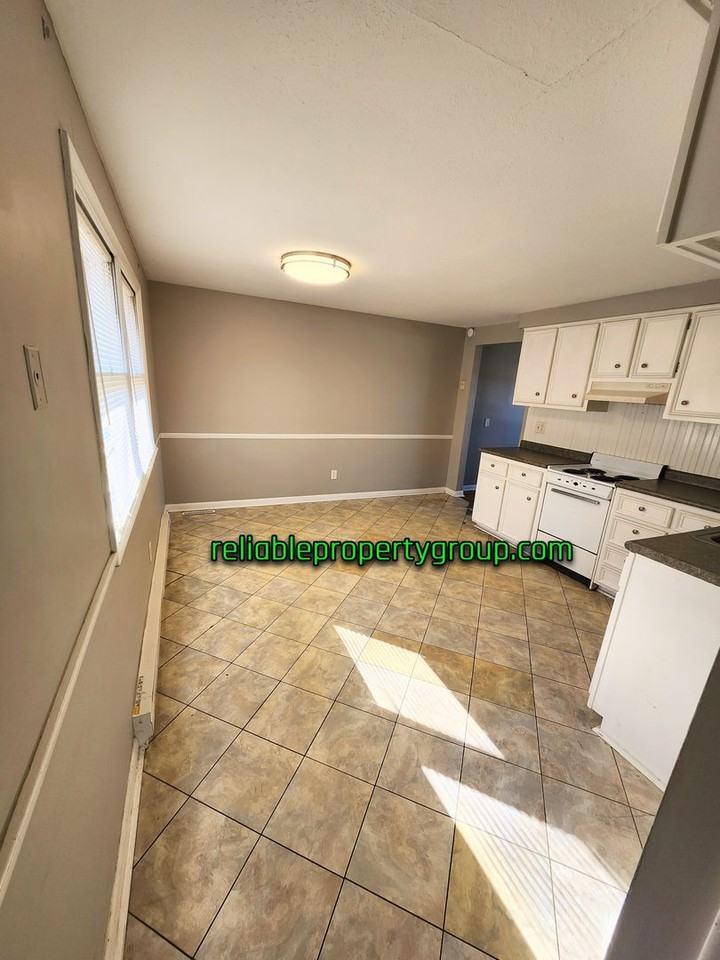 10741 Old Decatur Rd - Photo 3 of 11