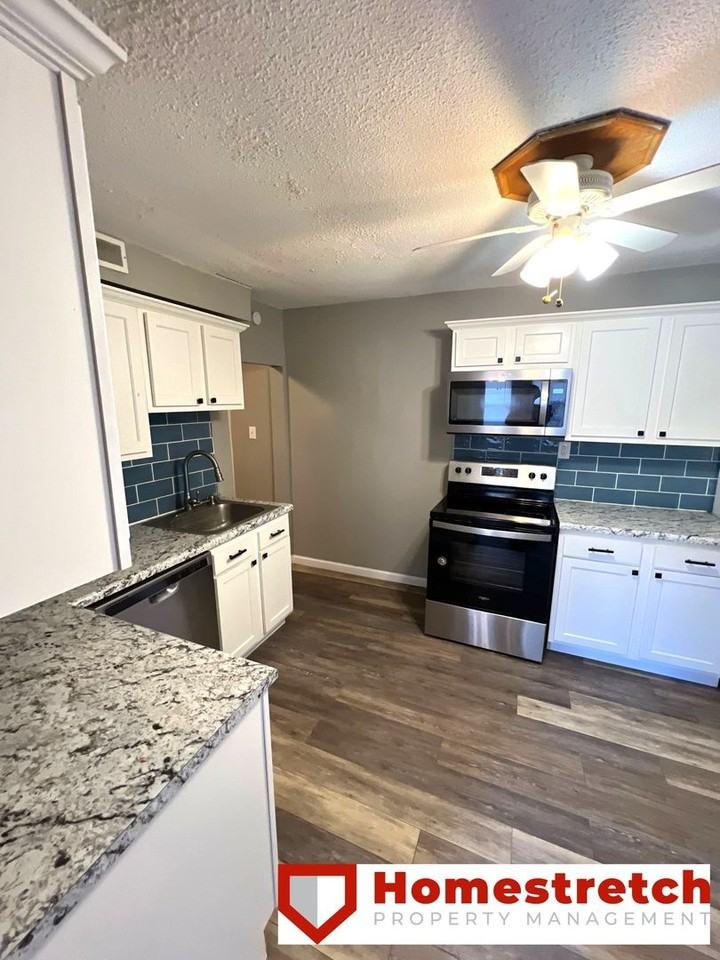 877 Vreeland Rd - Photo 2 of 13