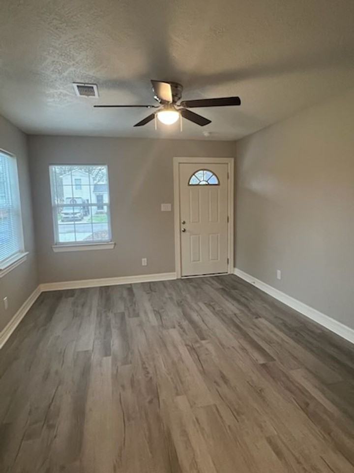 319 N 23rd St - Photo 4 of 12