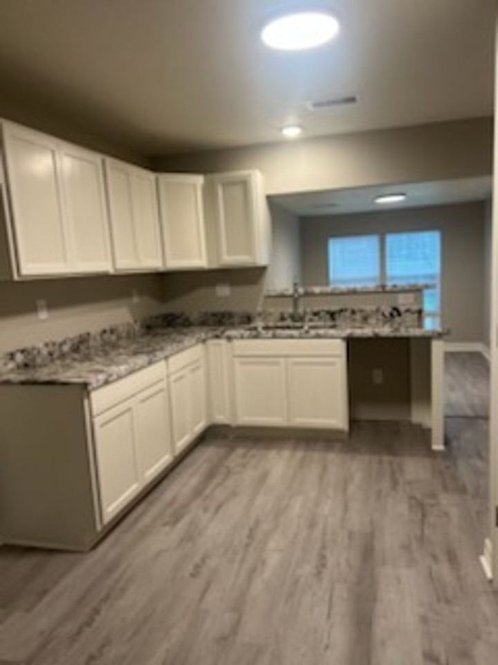 319 N 23rd St - Photo 5 of 12