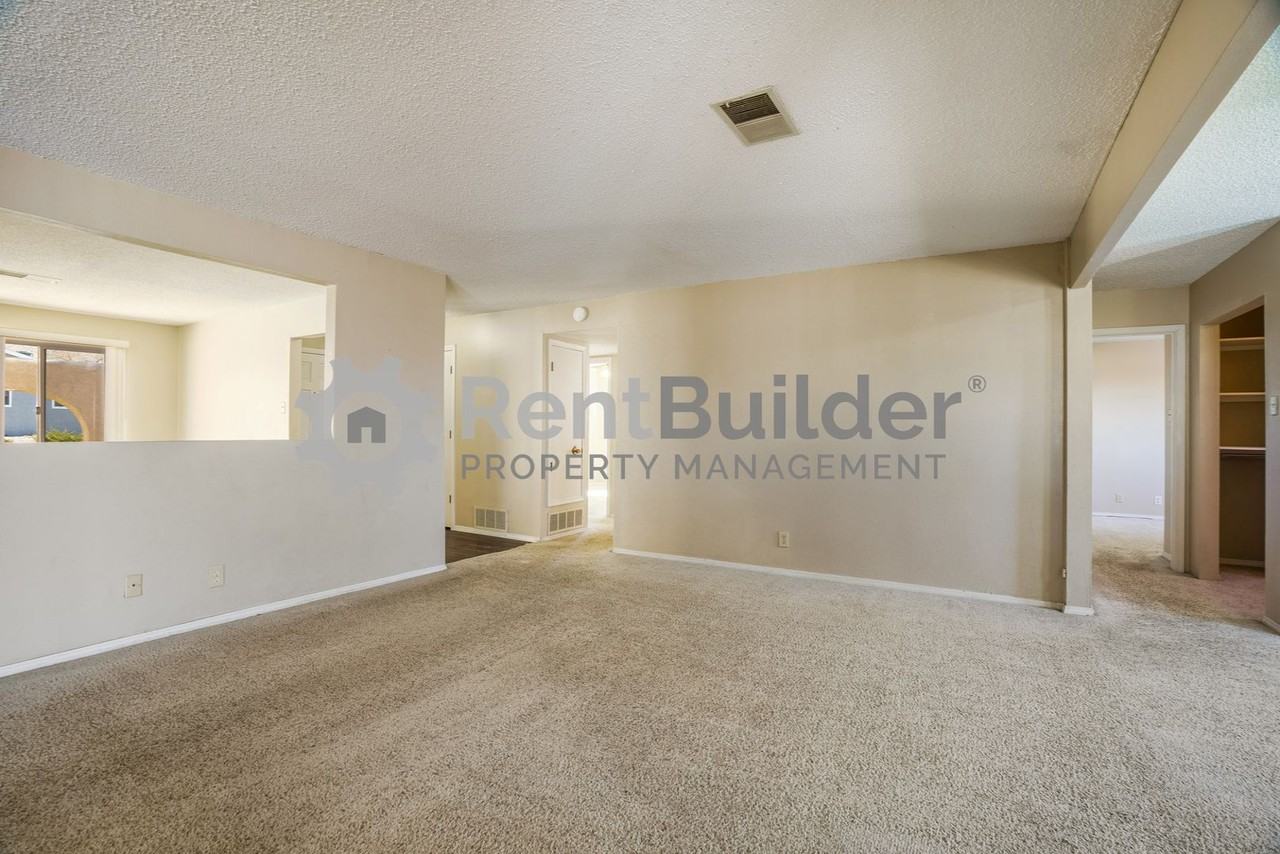 4709 Sarasota St Ne - Photo 3 of 25
