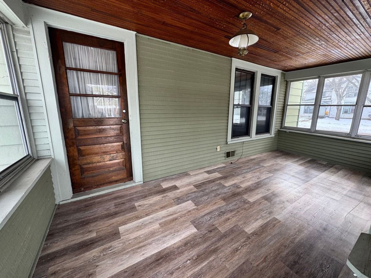 403 Moore St - Photo 4 of 50