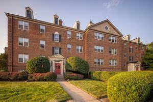 featured image of 2590 N Moreland Blvd