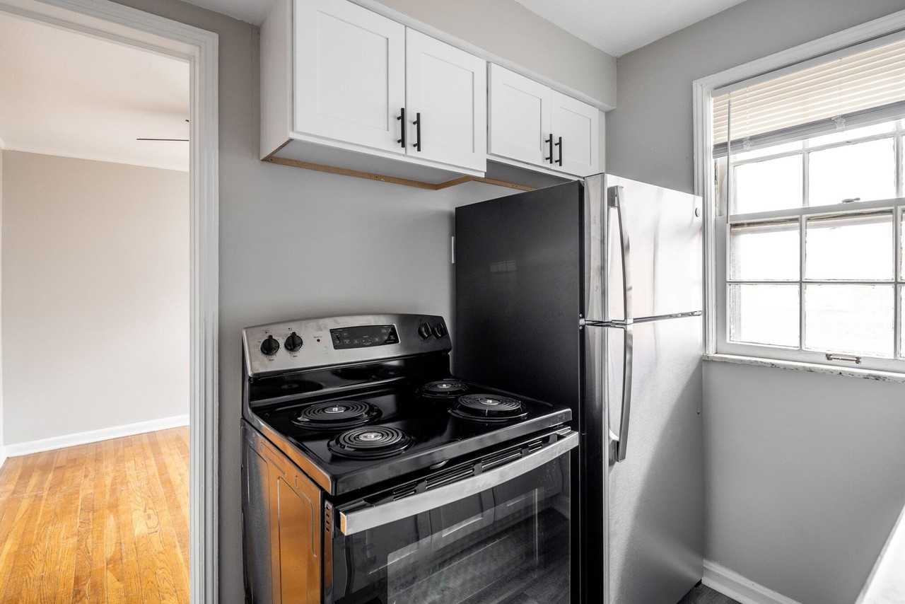 Shaker Lake Apartments & North Moreland Courts - Photo 2 of 22