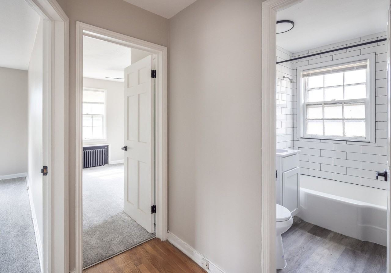 Shaker Lake Apartments & North Moreland Courts - Photo 4 of 22