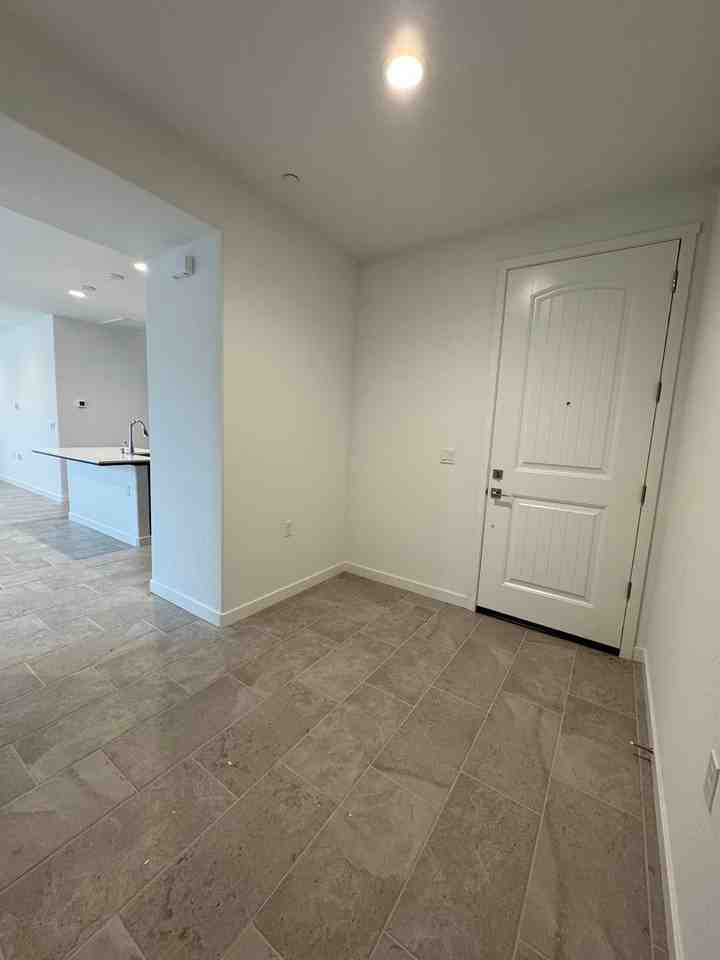 1183 Grant Ave W - Photo 3 of 14