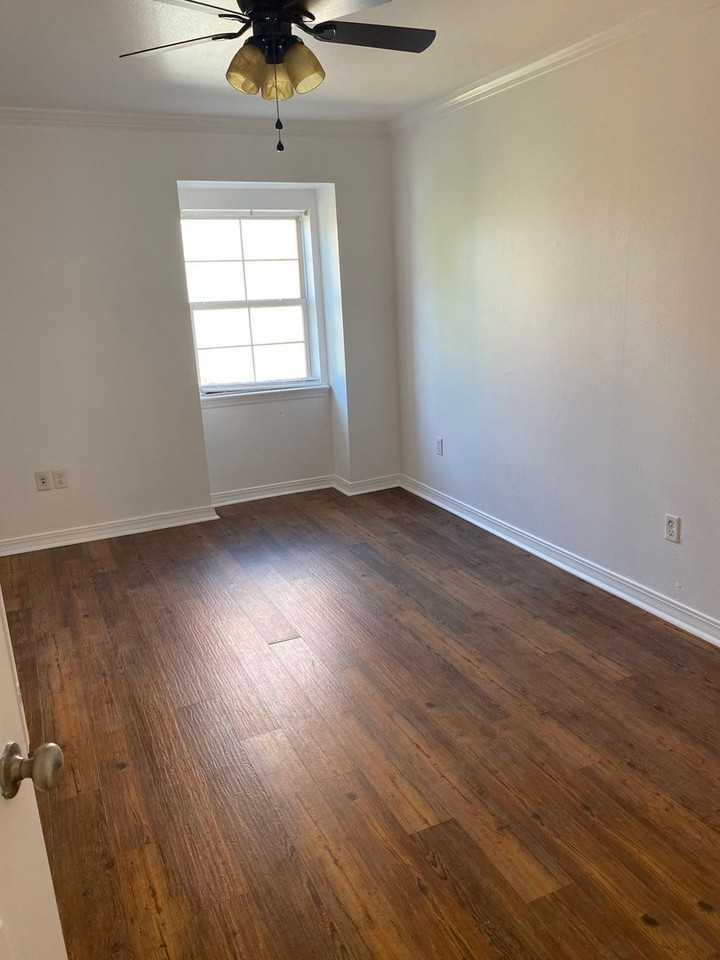 105 Harrison Ave - Photo 2 of 10