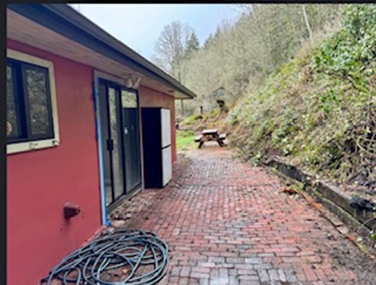 592 Ne Jefferson Ave - Photo 2 of 8