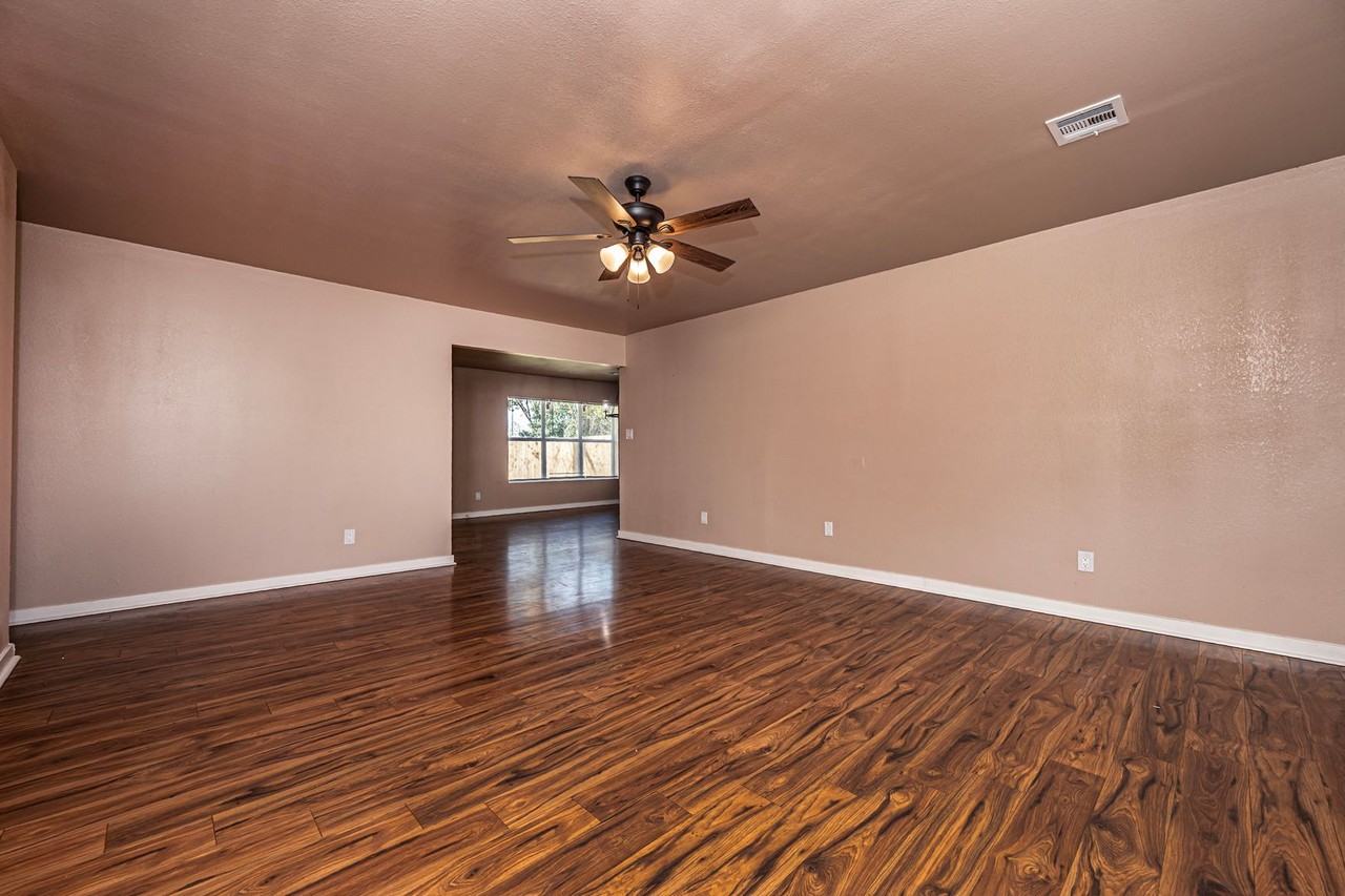 1733 Salisbury St - Photo 5 of 30