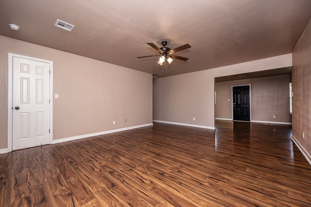1733 Salisbury St - Photo 6 of 30