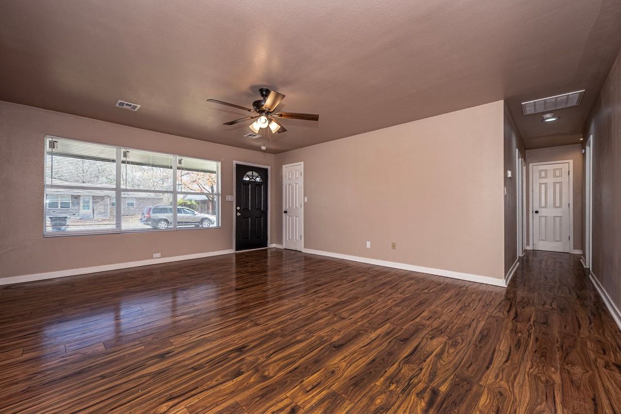 1733 Salisbury St - Photo 7 of 30