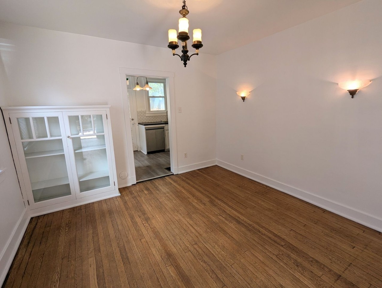 421 Lamar Ave - Photo 5 of 21