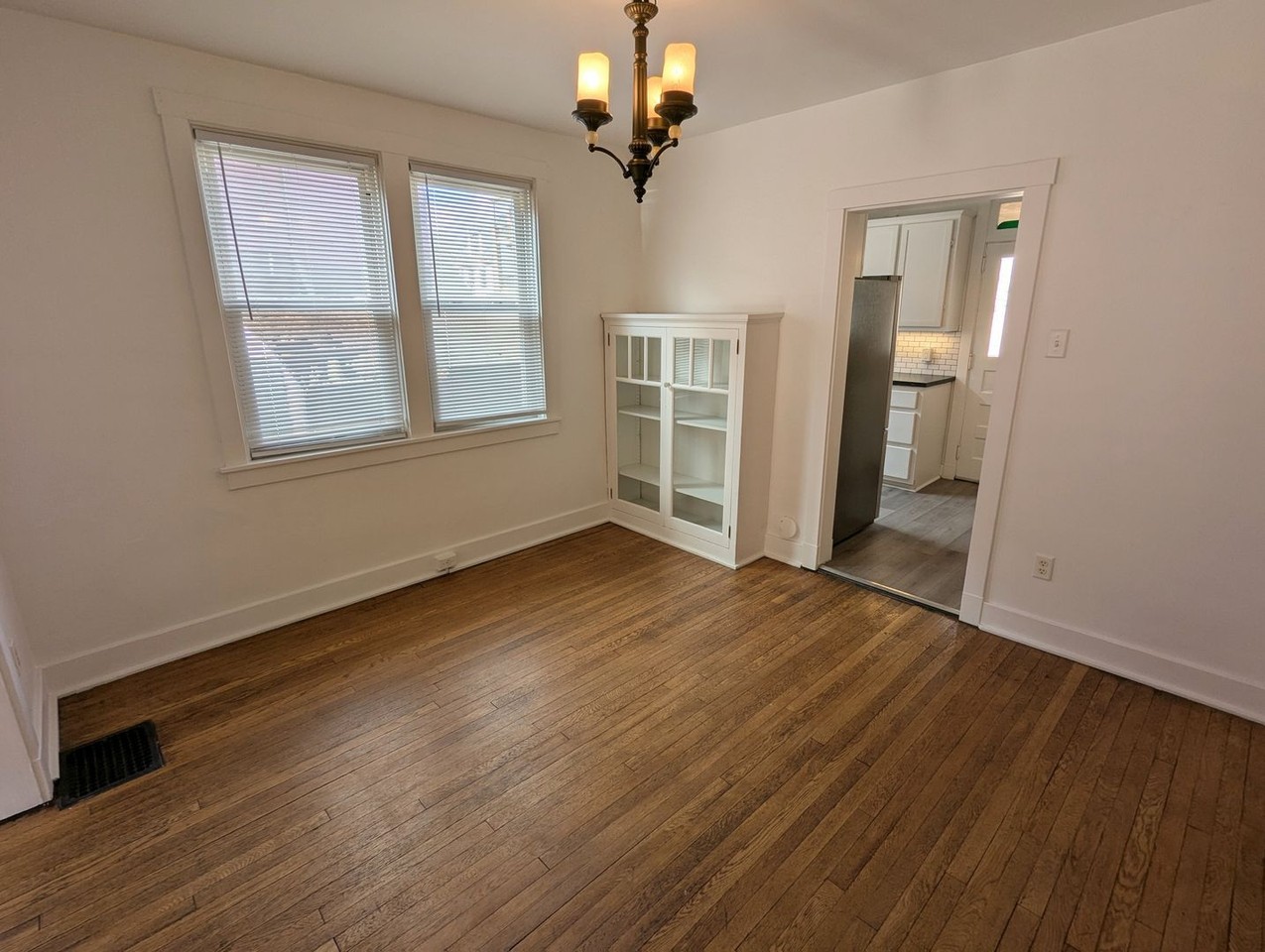 421 Lamar Ave - Photo 6 of 21