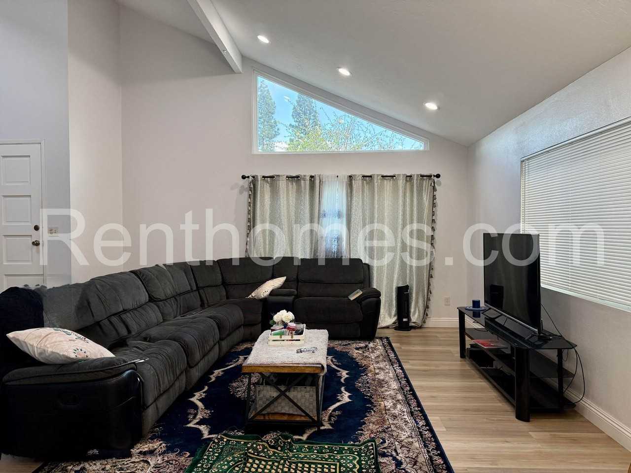 17540 Hada Dr - Photo 4 of 16