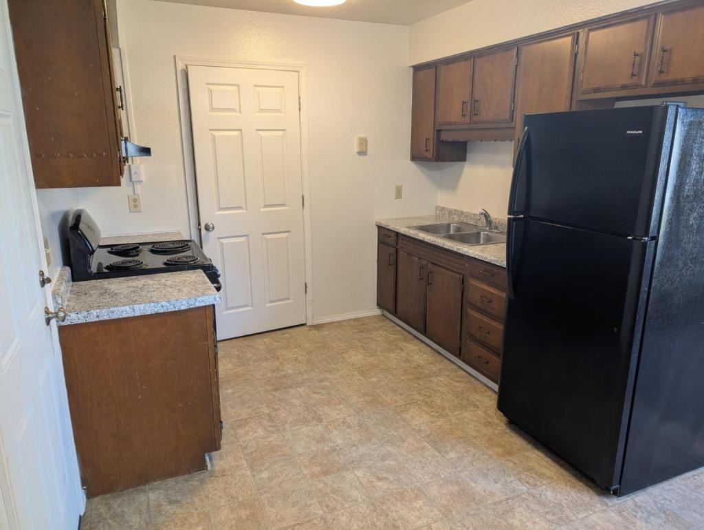9033 Midway Dr - Photo 3 of 16