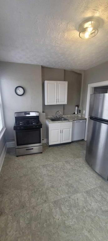 2212 Indianola Ave - Photo 3 of 17