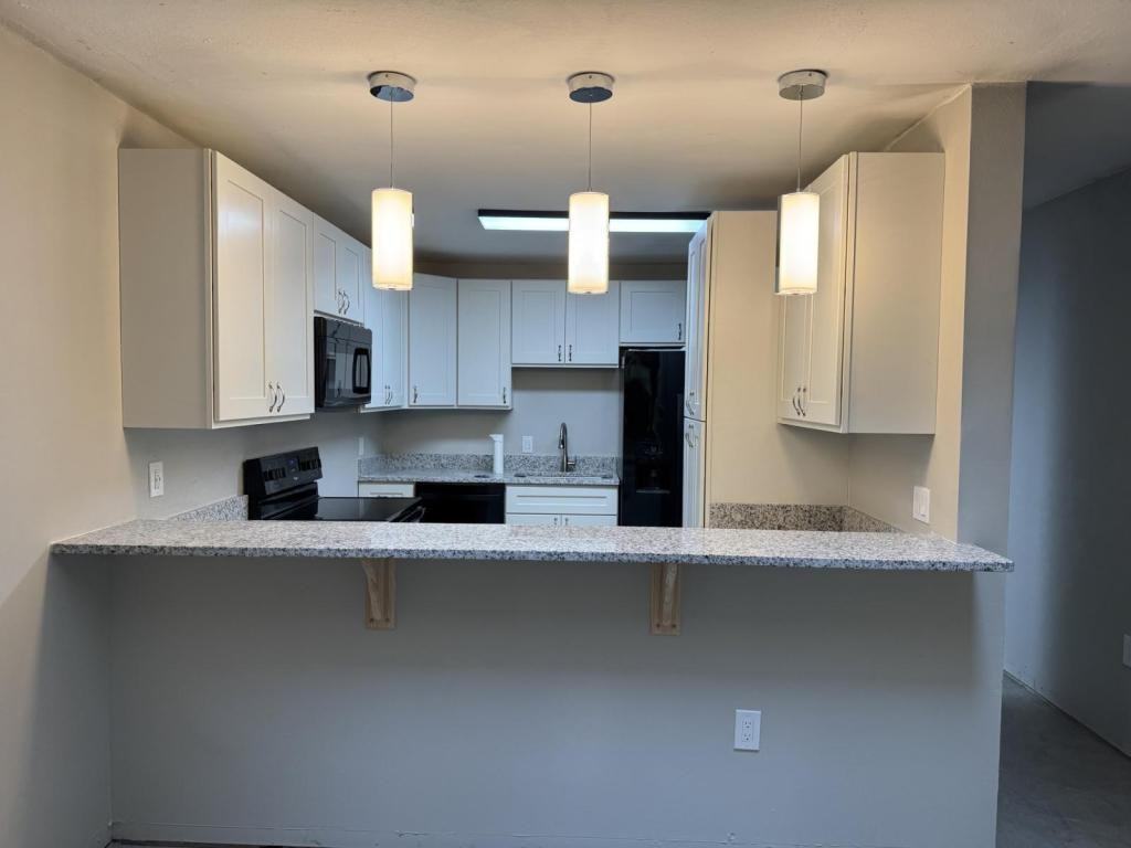 2375 Fox Hollow Dr - Photo 2 of 6