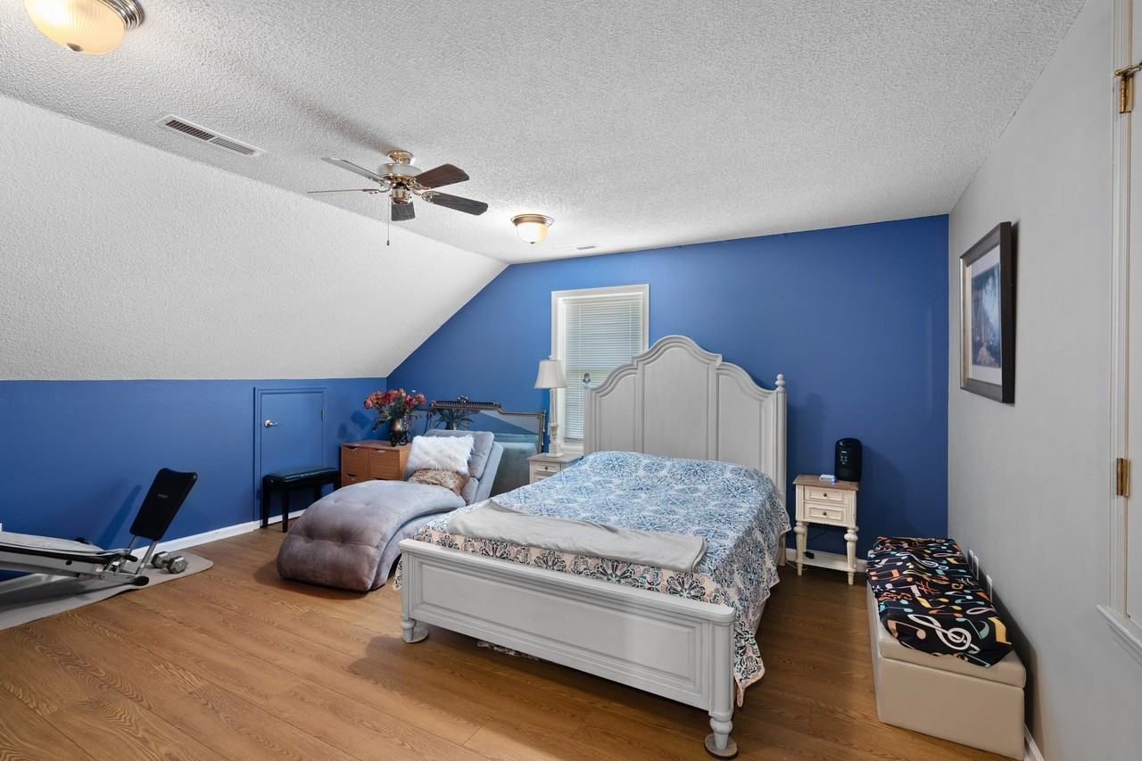 104 Boleyn Loop - Photo 3 of 50