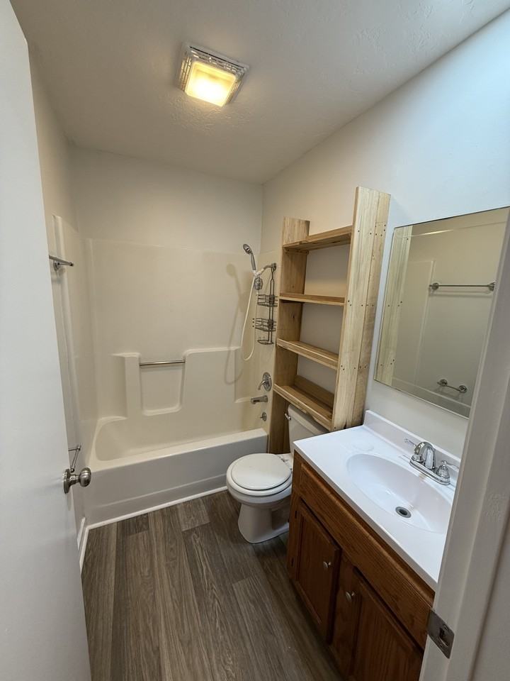 1803 Thomas Ln #B - Photo 5 of 19