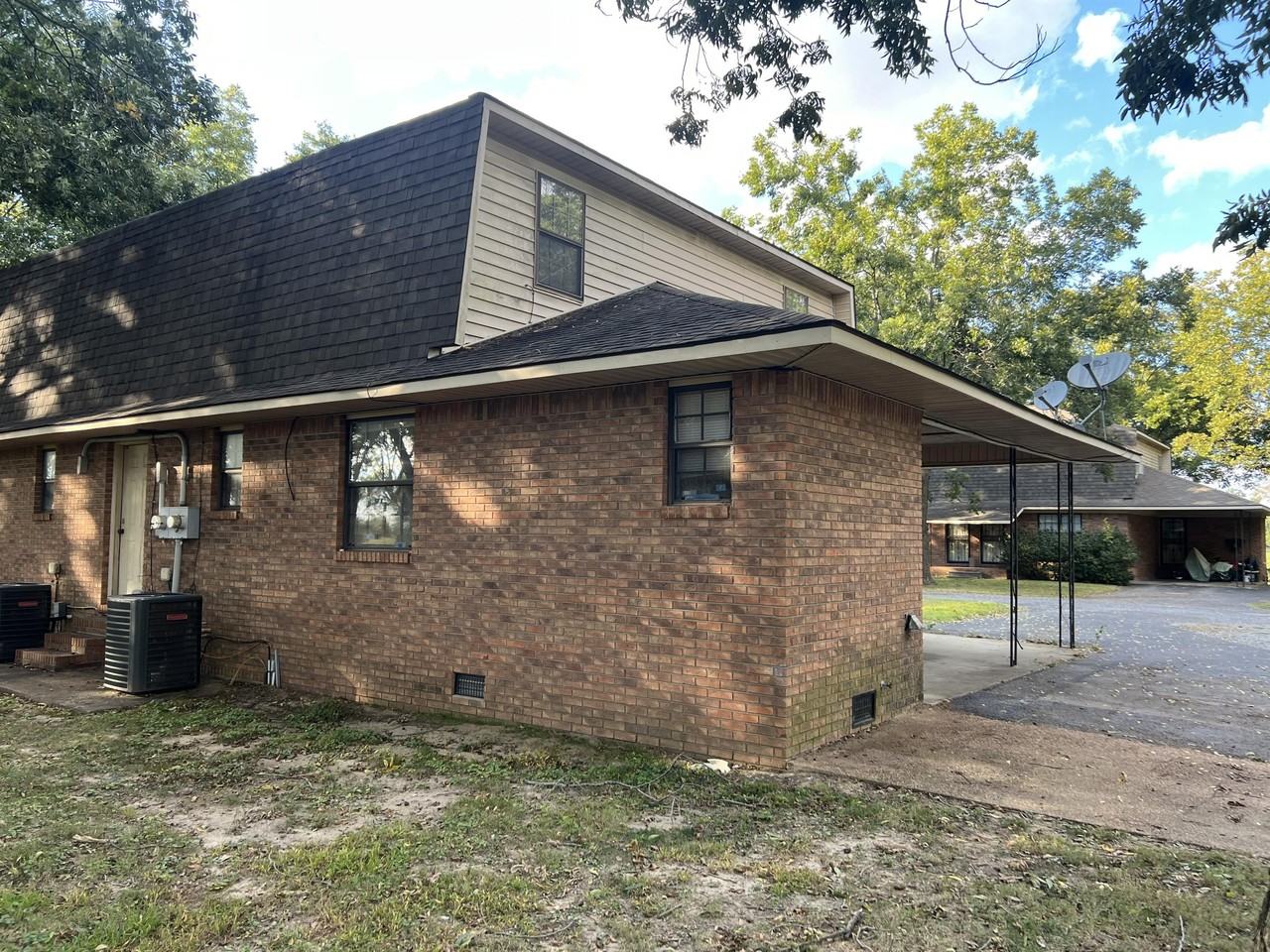 1803 Thomas Ln #B - Photo 3 of 19