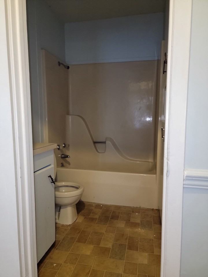 127 W Second Ave #A - Photo 7 of 7