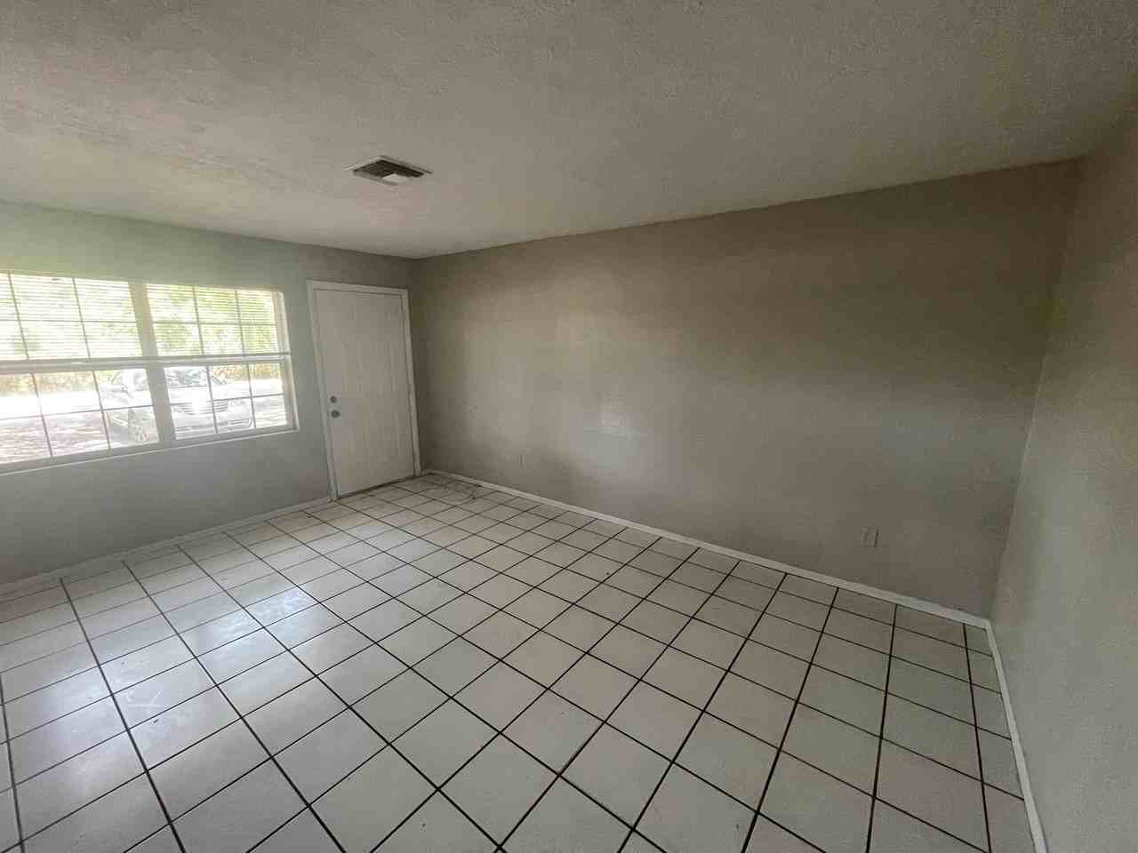 1731 Overbrook Ave - Photo 4 of 8