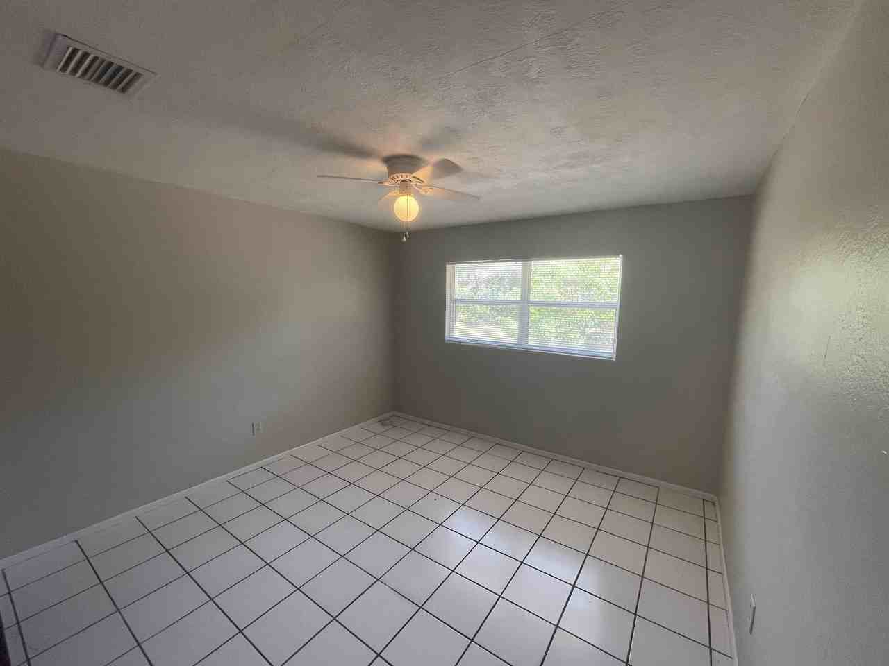 1731 Overbrook Ave - Photo 3 of 8