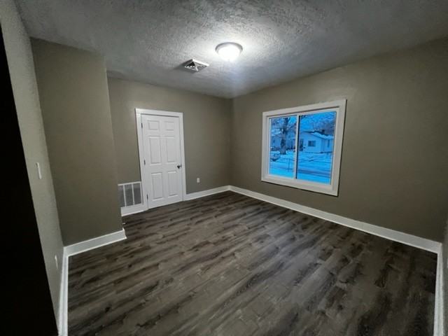 1004 9th St - Photo 3 of 29