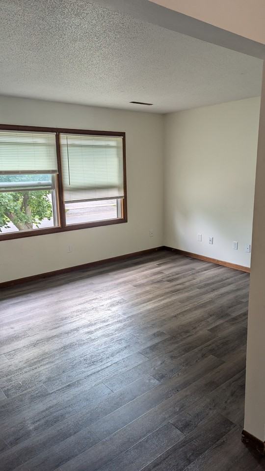 265 1/2 S Chestnut St - Photo 3 of 7