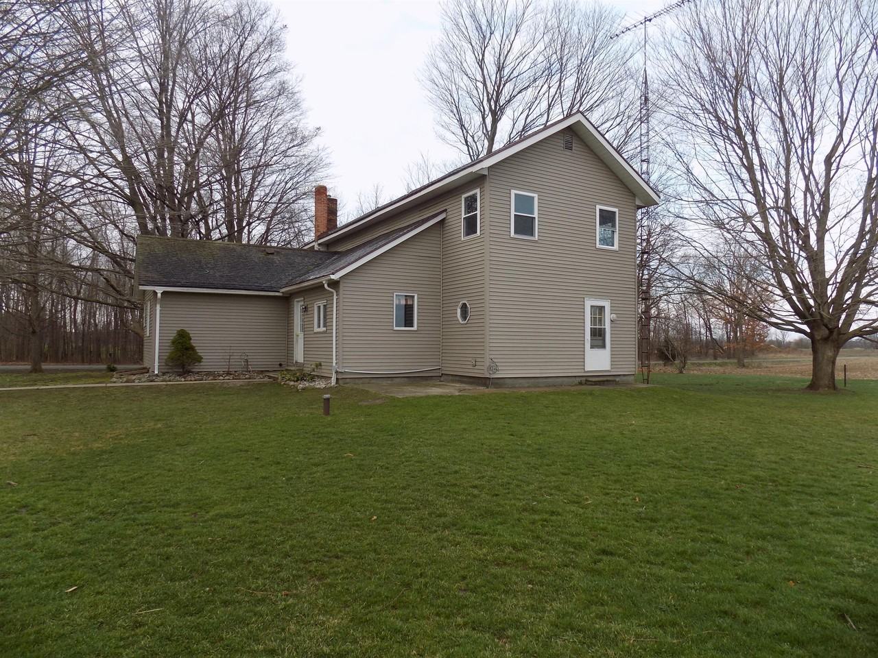 13590 Howard Rd - Photo 2 of 16