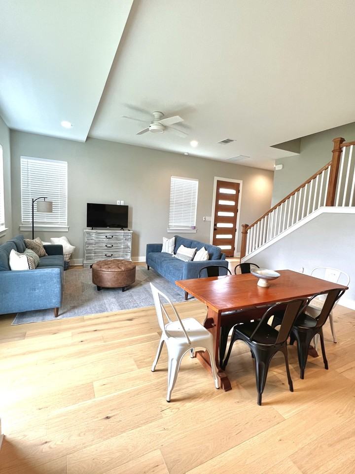 216 E 20th St #216 - Photo 5 of 23