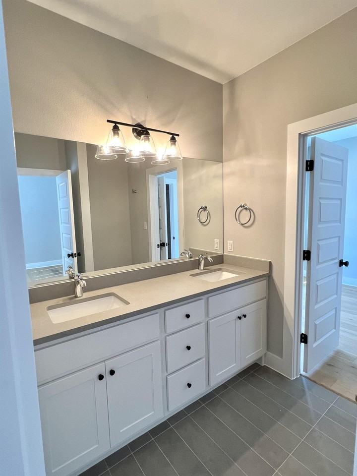 216 E 20th St #216 - Photo 5 of 23