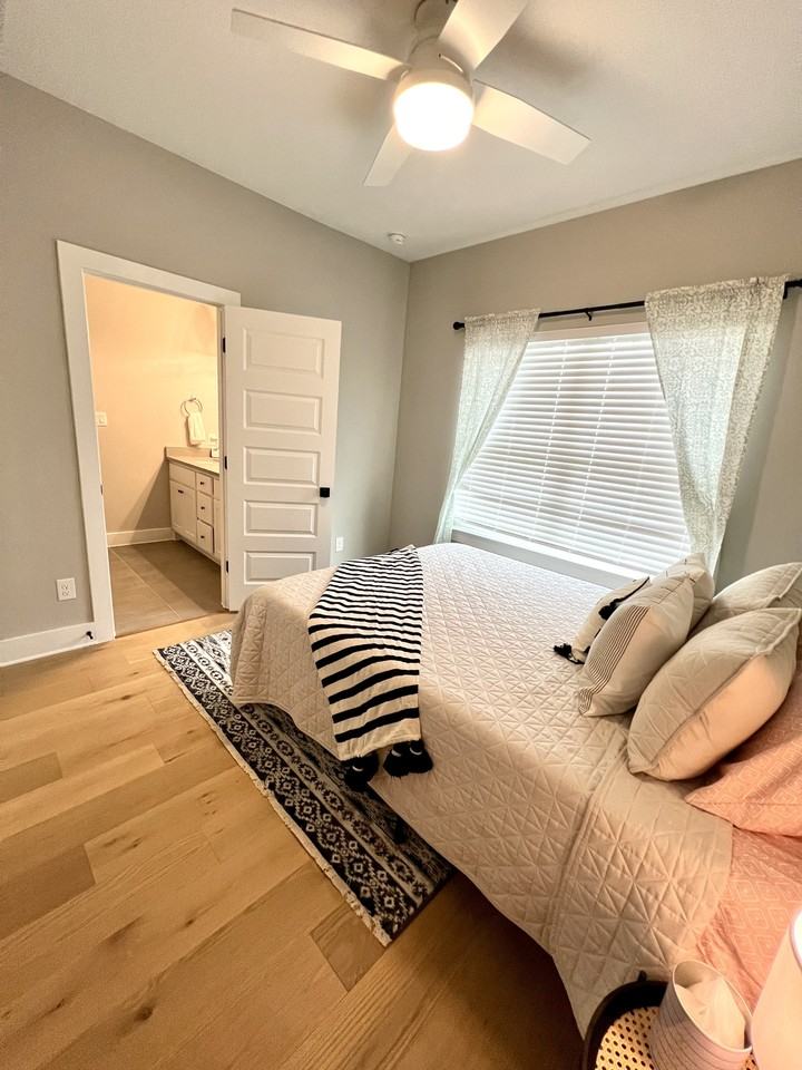 216 E 20th St #216 - Photo 5 of 23