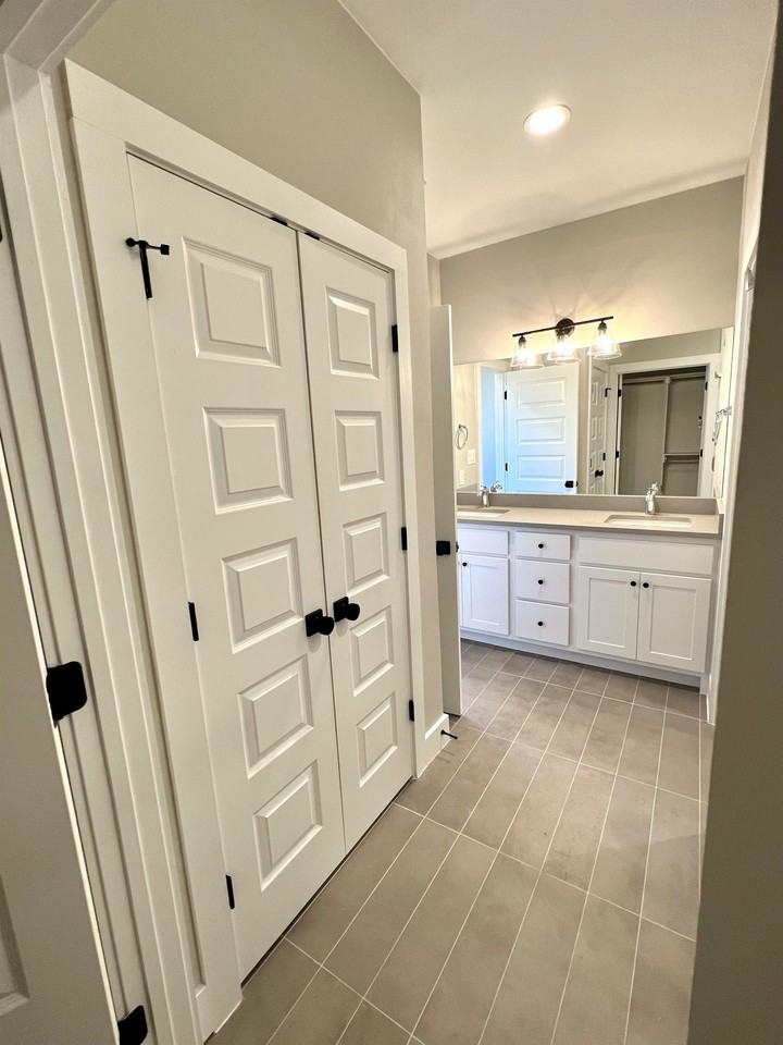 216 E 20th St #216 - Photo 7 of 23