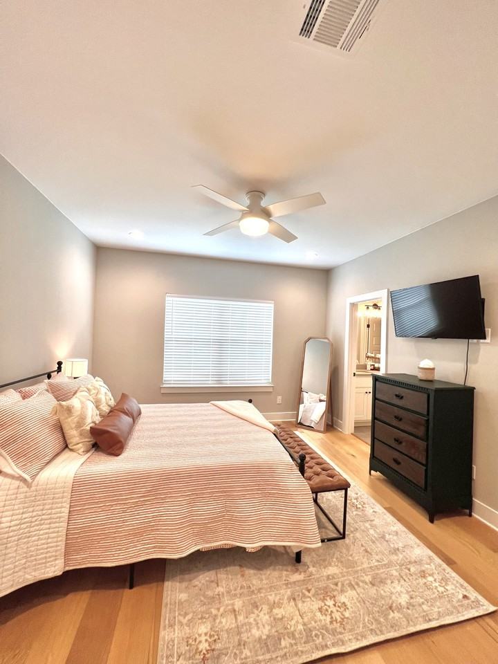 216 E 20th St #216 - Photo 3 of 23