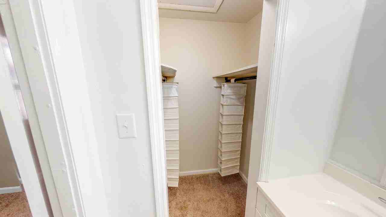Private Bedroom For Female Student Or Professional (Master Bedroom) - Photo 6 of 12