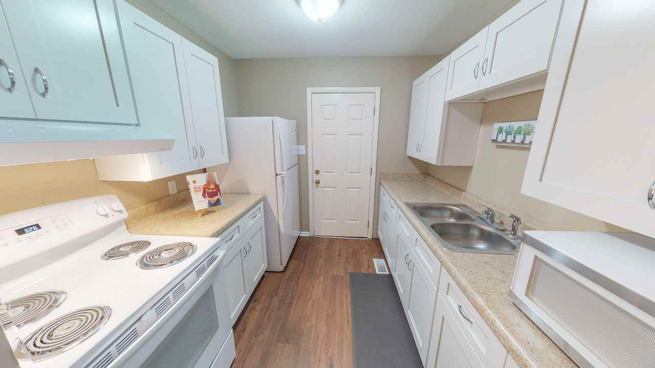 Private Bedroom For Female Student Or Professional (Master Bedroom) - Photo 2 of 12