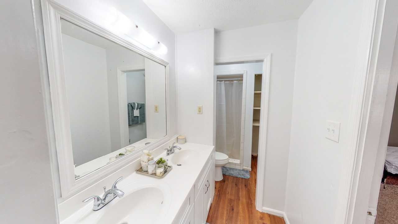 Private Bedroom For Female Student Or Professional (Master Bedroom) - Photo 4 of 12