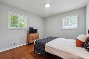 Private Bedroom For Professional (Bedroom #1 - Photo 1 of 1